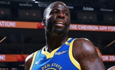 爱游戏入口-勇士掘金大战，篮下对抗十分激烈