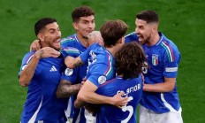 爱游戏体育链接-斯洛文尼亚艰难晋级，欧洲杯席位悬念重重