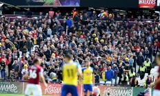 爱游戏体育下载-纽卡斯尔主场告负，遭遇连胜终结(纽卡斯尔主场告负,遭遇连胜终结了吗)