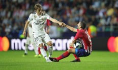 爱游戏官方登录入口-格拉纳达队成功晋级，斩获关键胜利