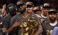 爱游戏体育官网-NBA总决赛历史上的经典比赛回顾的简单介绍