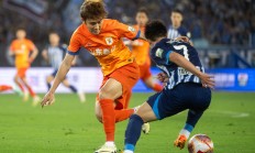 爱游戏登录入口-包含在山东泰山赛场上演中超，破门，引发观众齐声高喊的词条