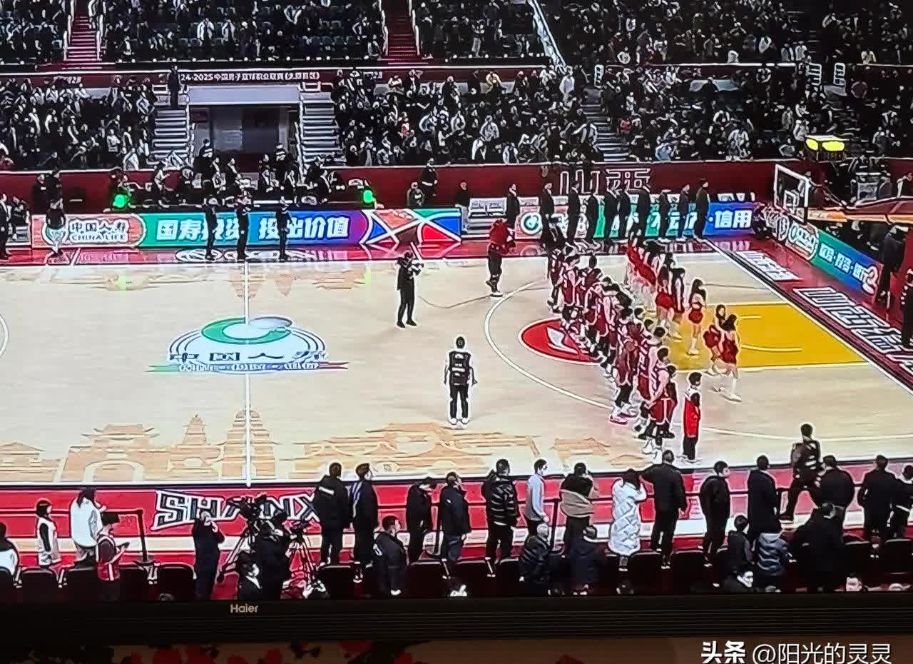 篮球职业联赛再掀狂潮，全国球迷热情喜迎(全国篮球职业联赛共12支篮球队参赛,实行主客场)