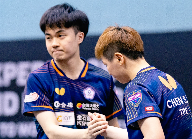 安道尔击剑队员技高一筹成功晋级