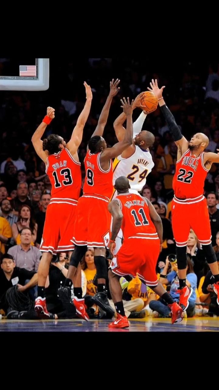 包含红蓝对决：篮球比赛中的激烈对抗的词条