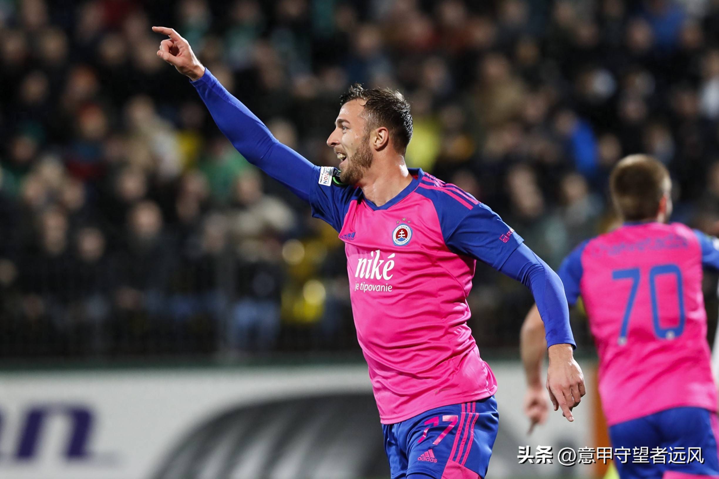 包含鹿岛鹿角阵容齐整，劲旅全力以赴世俱杯争冠的词条