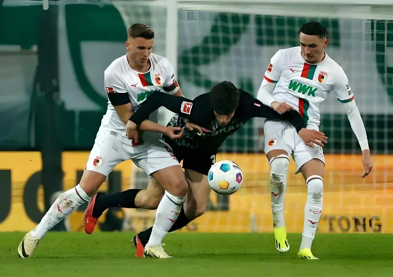 门兴队备战下场比赛，为球迷奉献精彩的简单介绍