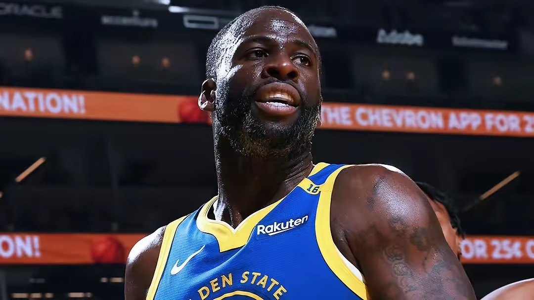 勇士掘金大战,篮下对抗十分激烈 勇士掘金大战,篮下对抗十分激烈