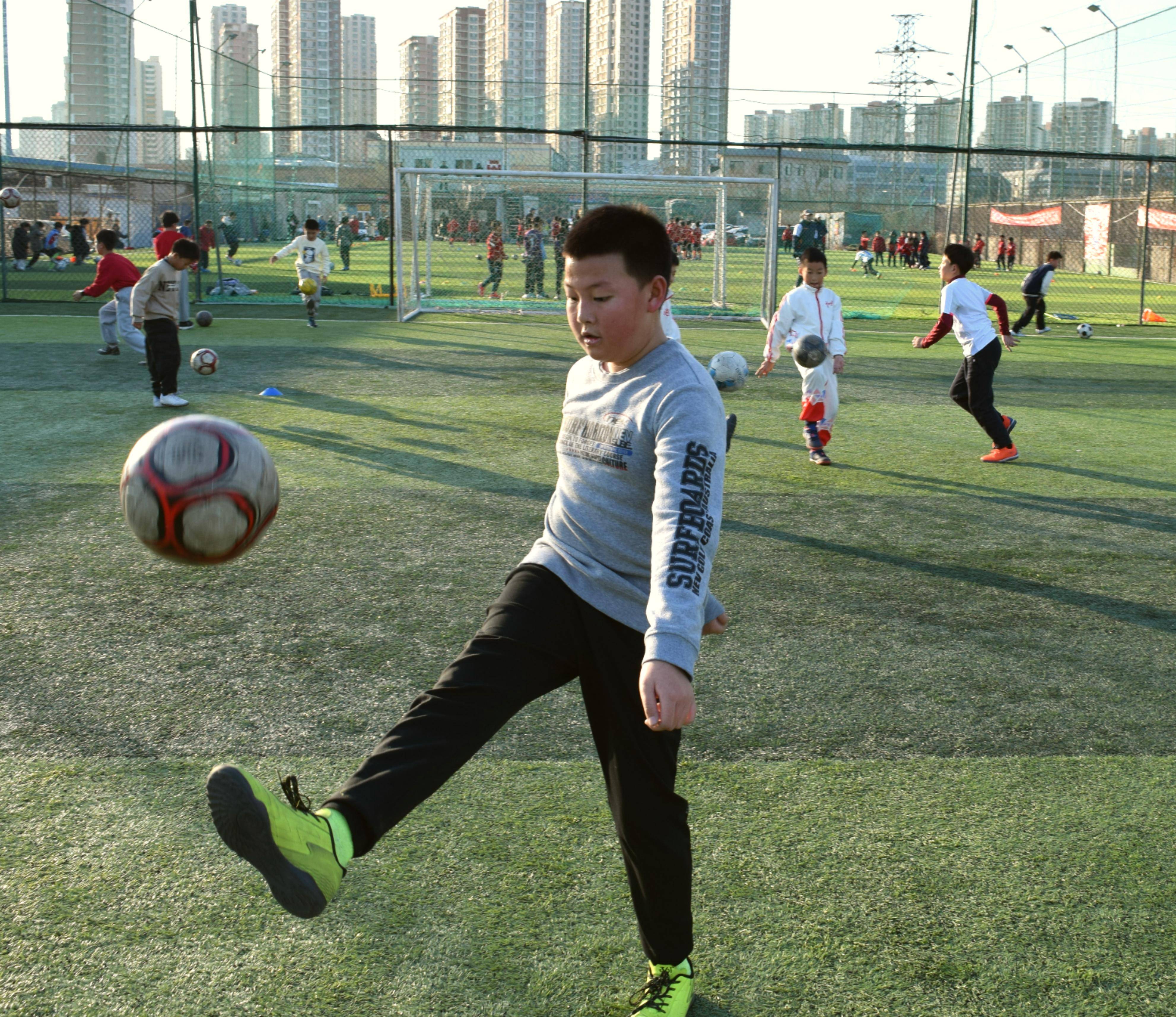 包含怒放少年足球冠军大赛即将开战，十力争锋芒的词条