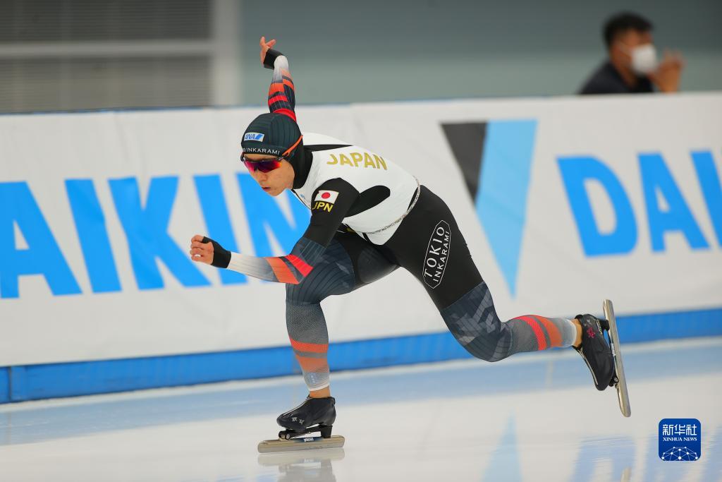 荷兰轮滑选手超越极限，获得巨大成功