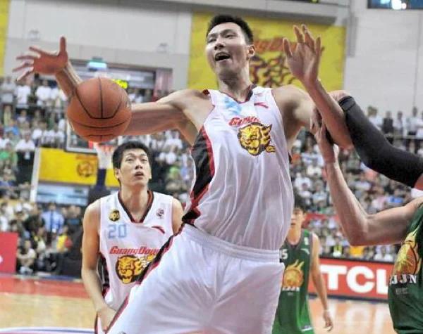 包含新疆队与广东宏远对决，胜负难料的词条