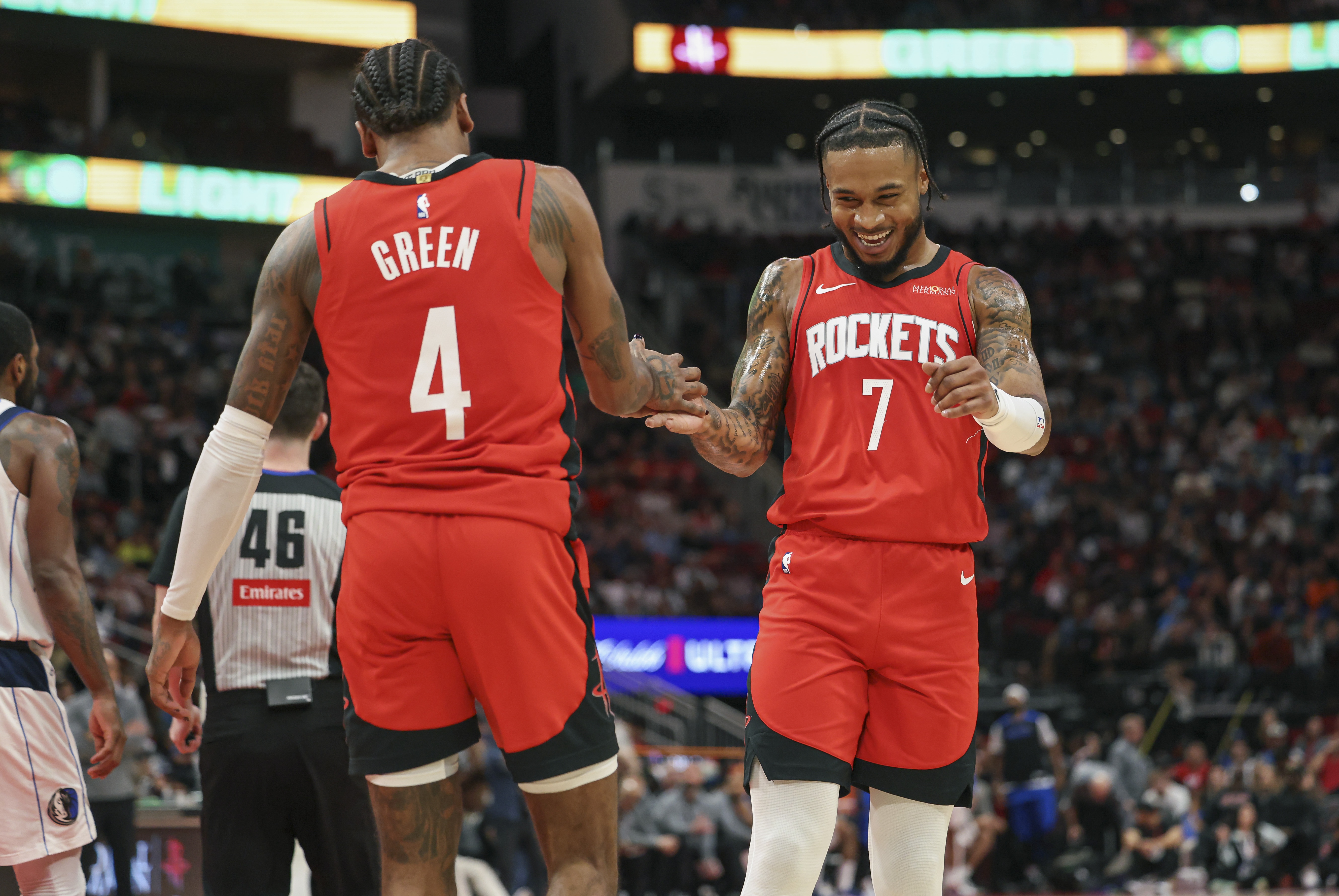 猛龙队在背靠背比赛中再胜一仗，实现完美开局