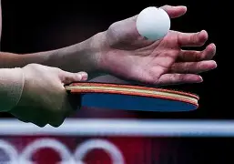 唐卡斯特利用定位球,率先入球 唐卡斯特利用定位球,率先入球