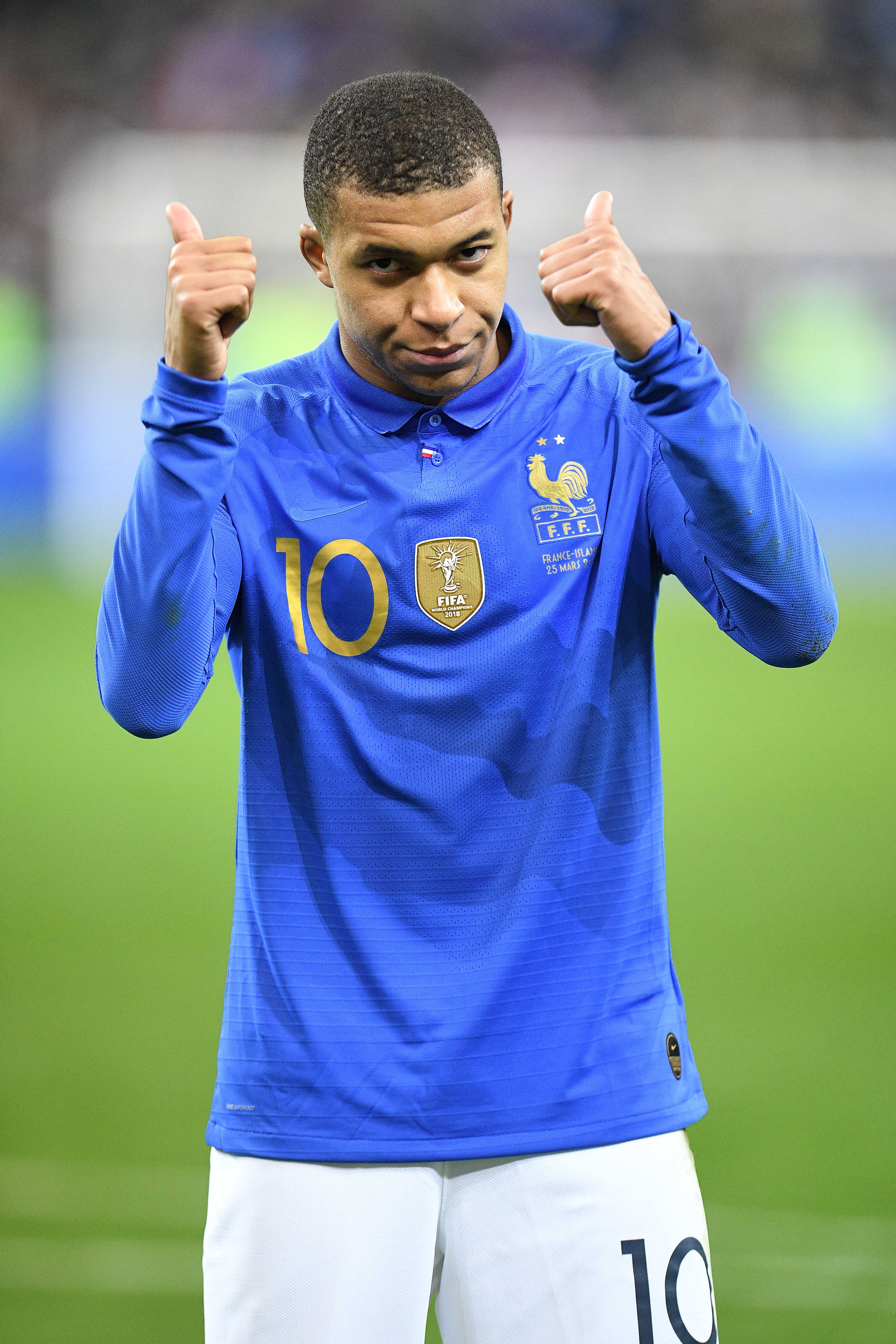 法国足球联赛热火朝天，冠军悬念引人关注的简单介绍