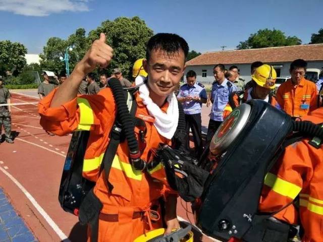 包含东西方巅峰对决,劲旅争霸,各展其长的词条 包含东西方巅峰对决,劲旅争霸,各展其长的词条