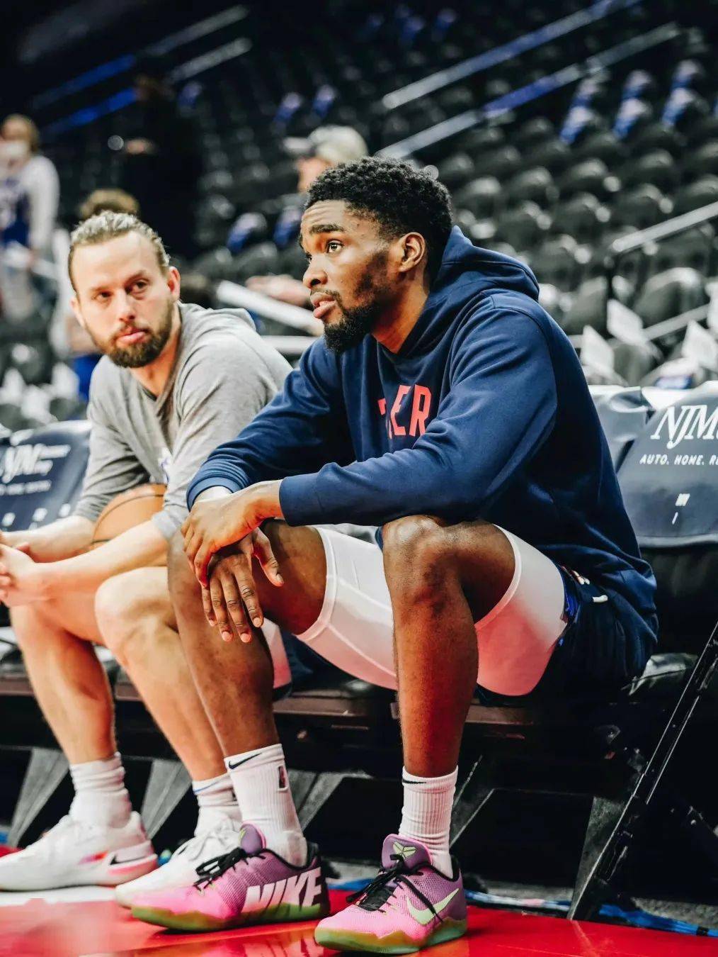 关于衰老球队面对重建难题，需要招揽新血的信息