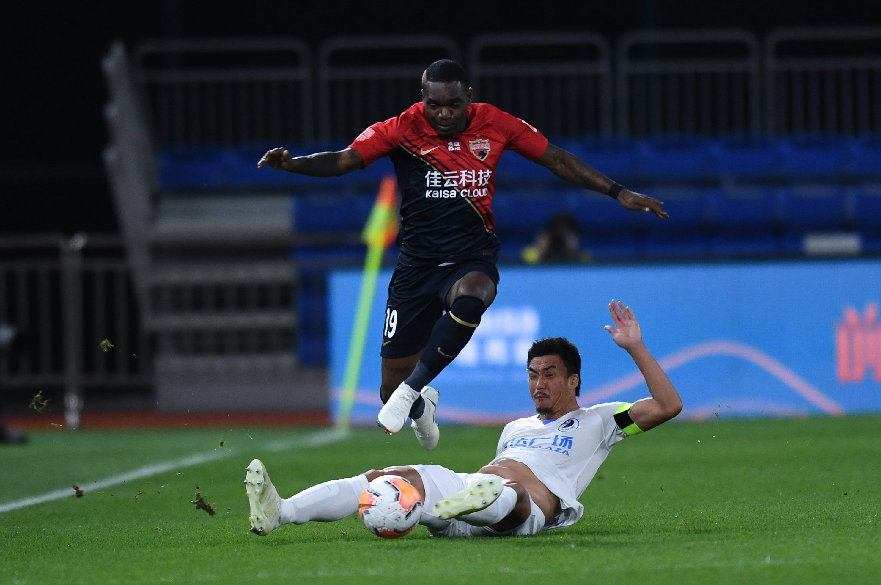 大连人客场-力克深圳佳兆业，开门红的简单介绍