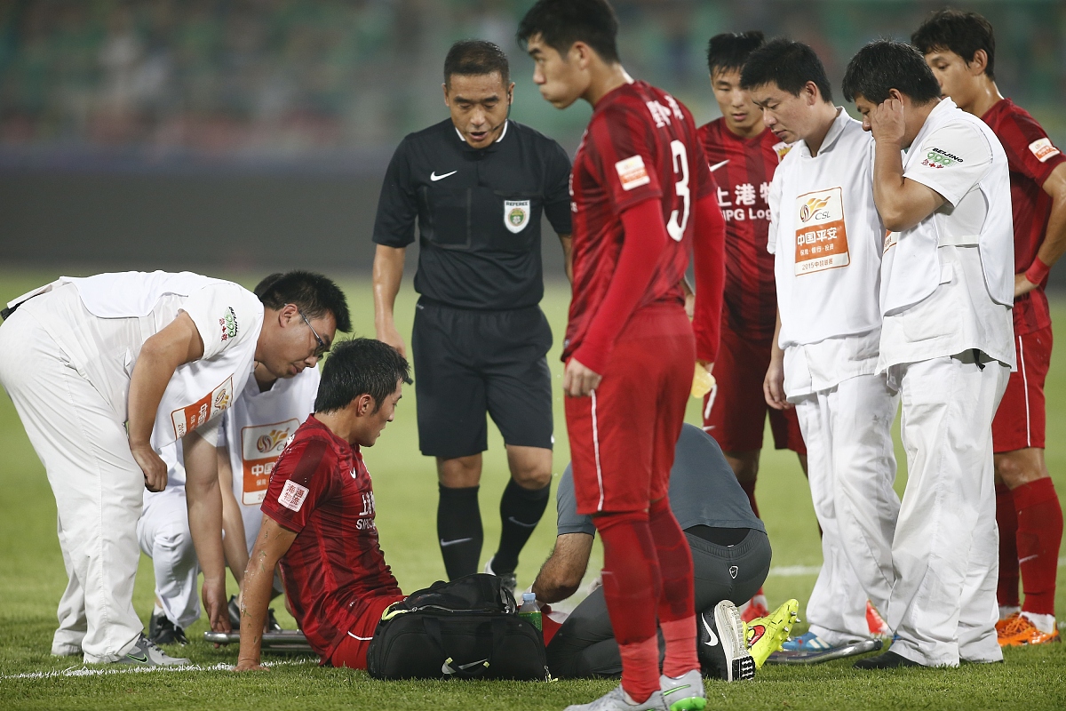 比赛气氛瞬间升温,球员拼搏精神彰显的简单介绍 比赛气氛瞬间升温,球员拼搏精神彰显的简单介绍