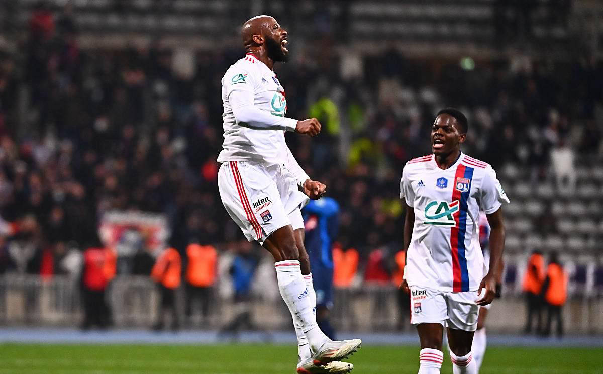 里昂队球员们凭借实力取得胜利 里昂队球员们凭借实力取得胜利