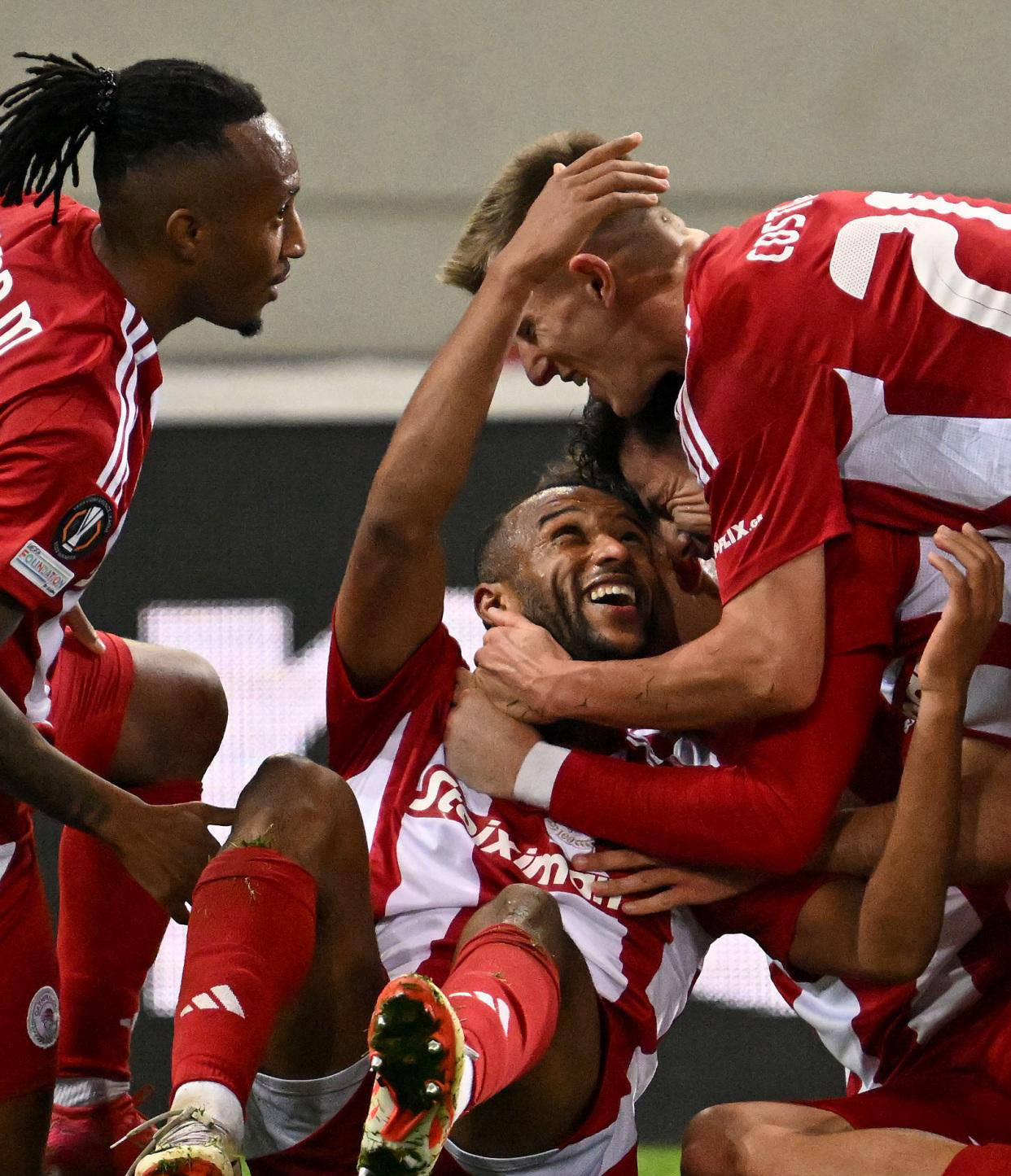 阿贾克斯成功晋级下一轮比赛