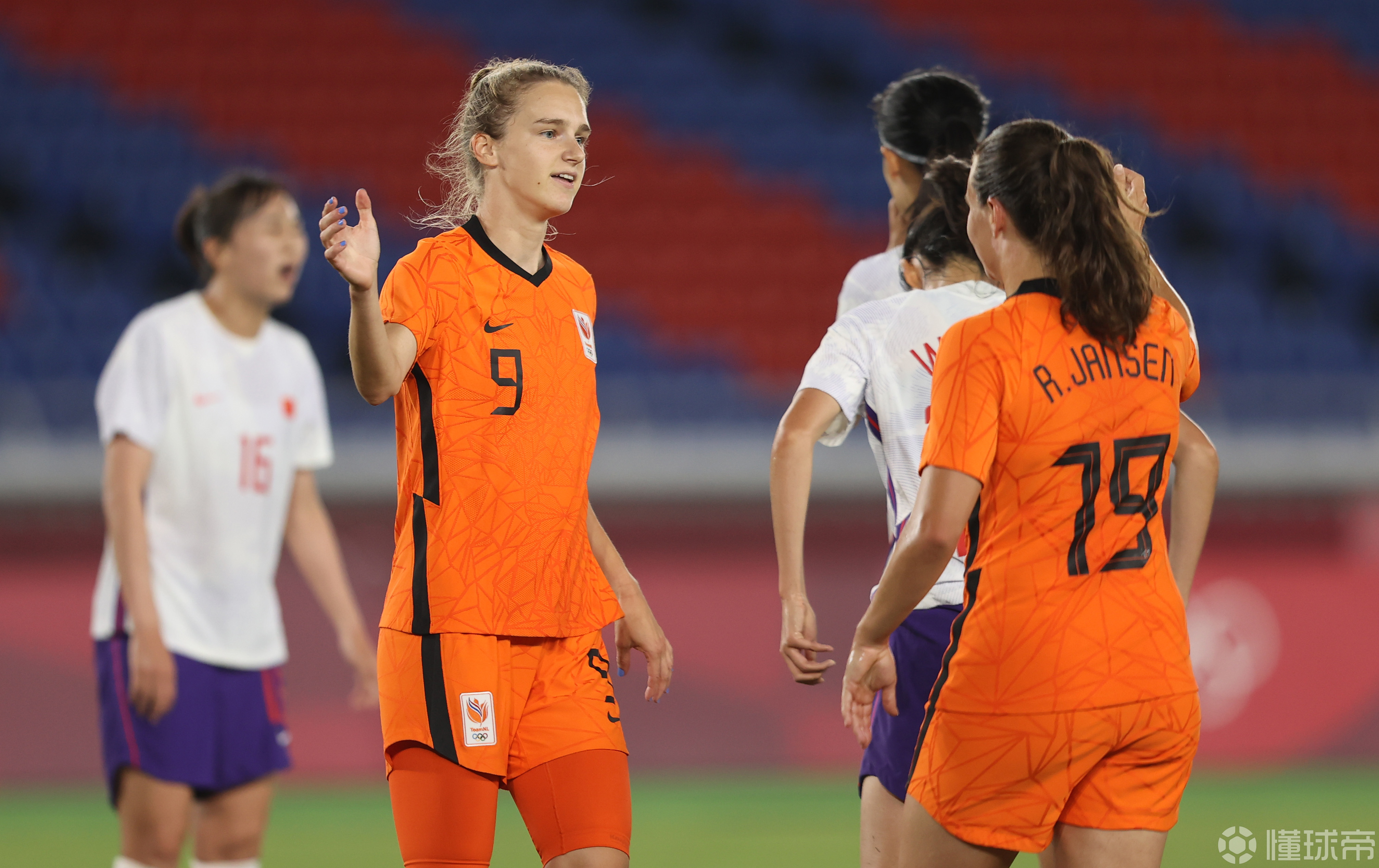荷兰击败巴西,女子足球跻身决赛的简单介绍 荷兰击败巴西,女子足球跻身决赛的简单介绍