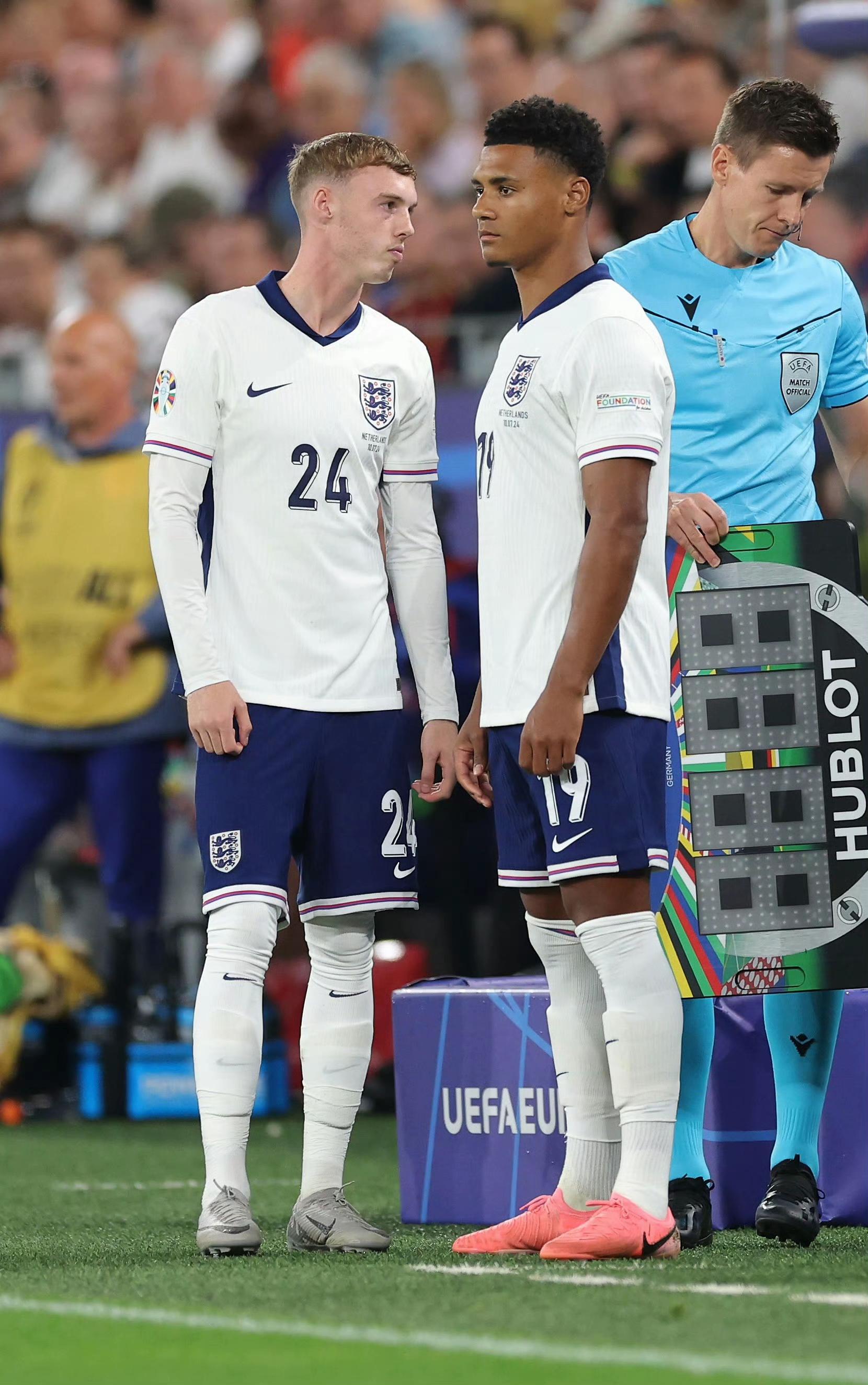 英格兰大胜德国,引领跨国足球风潮 英格兰大胜德国,引领跨国足球风潮