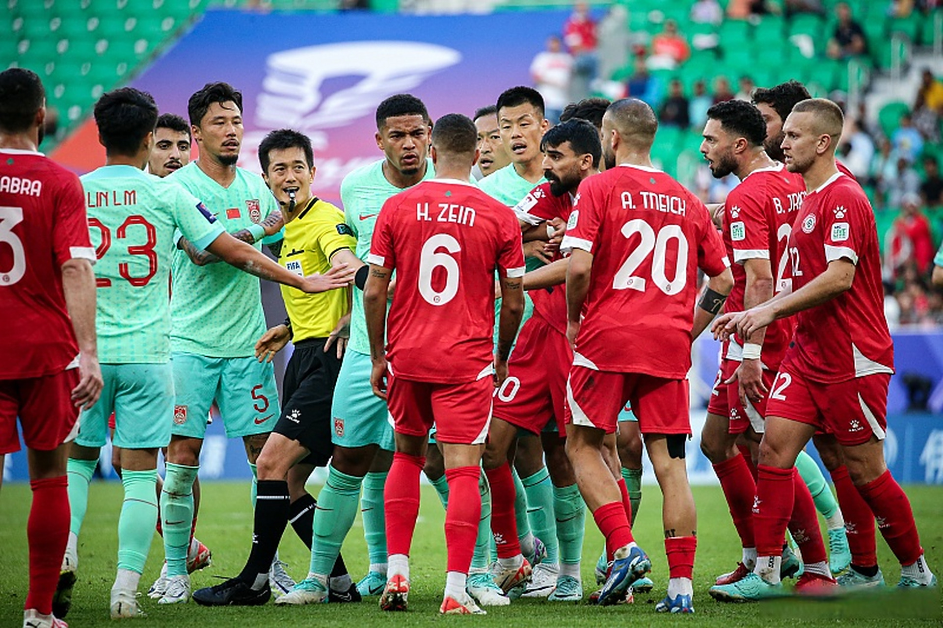 亚洲职业足球赛事的精彩瞬间