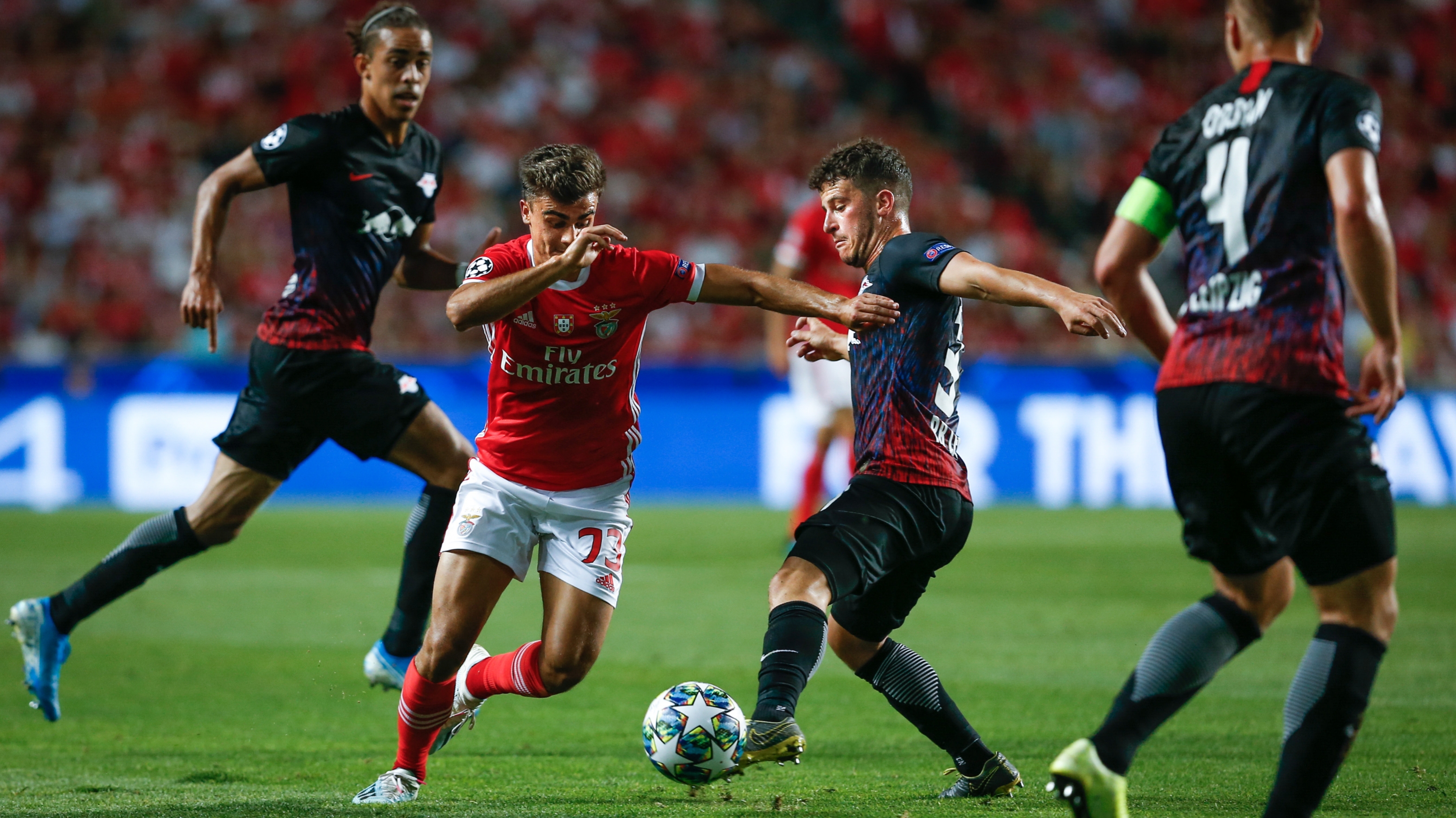 包含劲爆对决：欧洲足球赛场激情四射！的词条