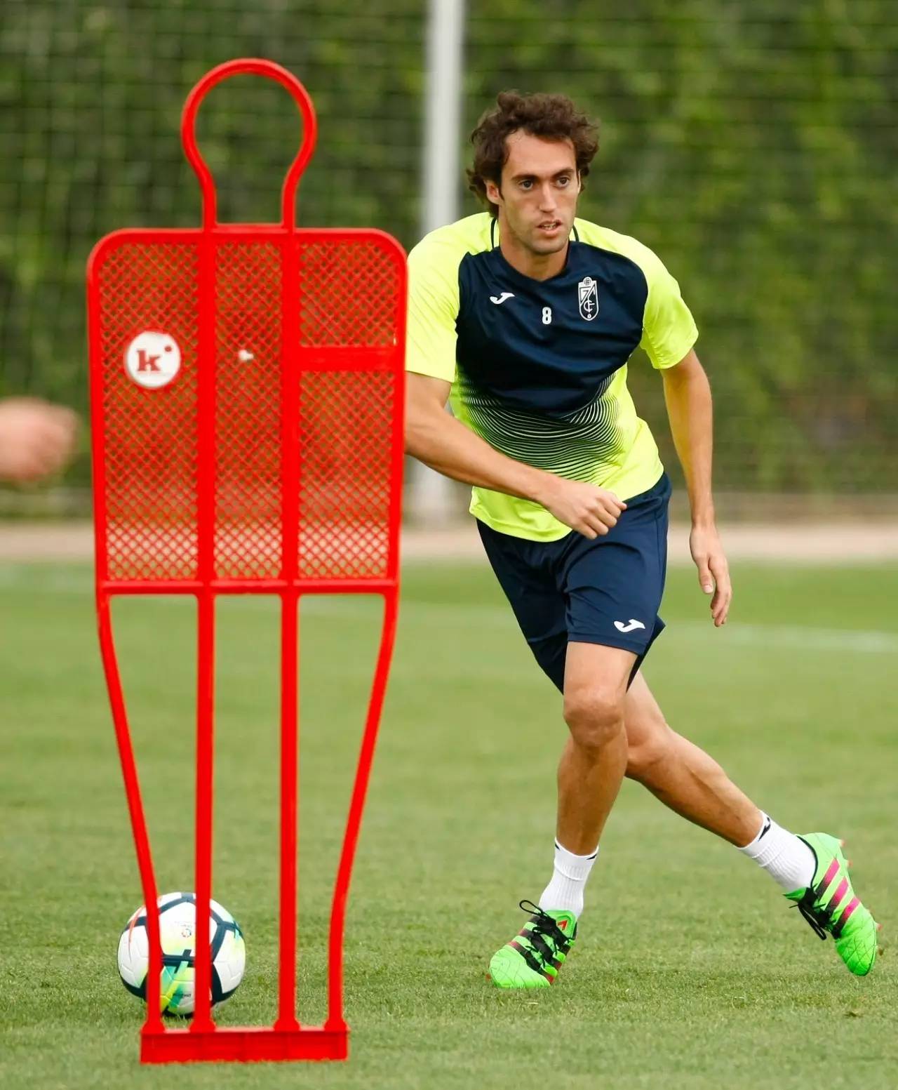 格拉纳达队成功晋级,斩获关键胜利 格拉纳达队成功晋级,斩获关键胜利