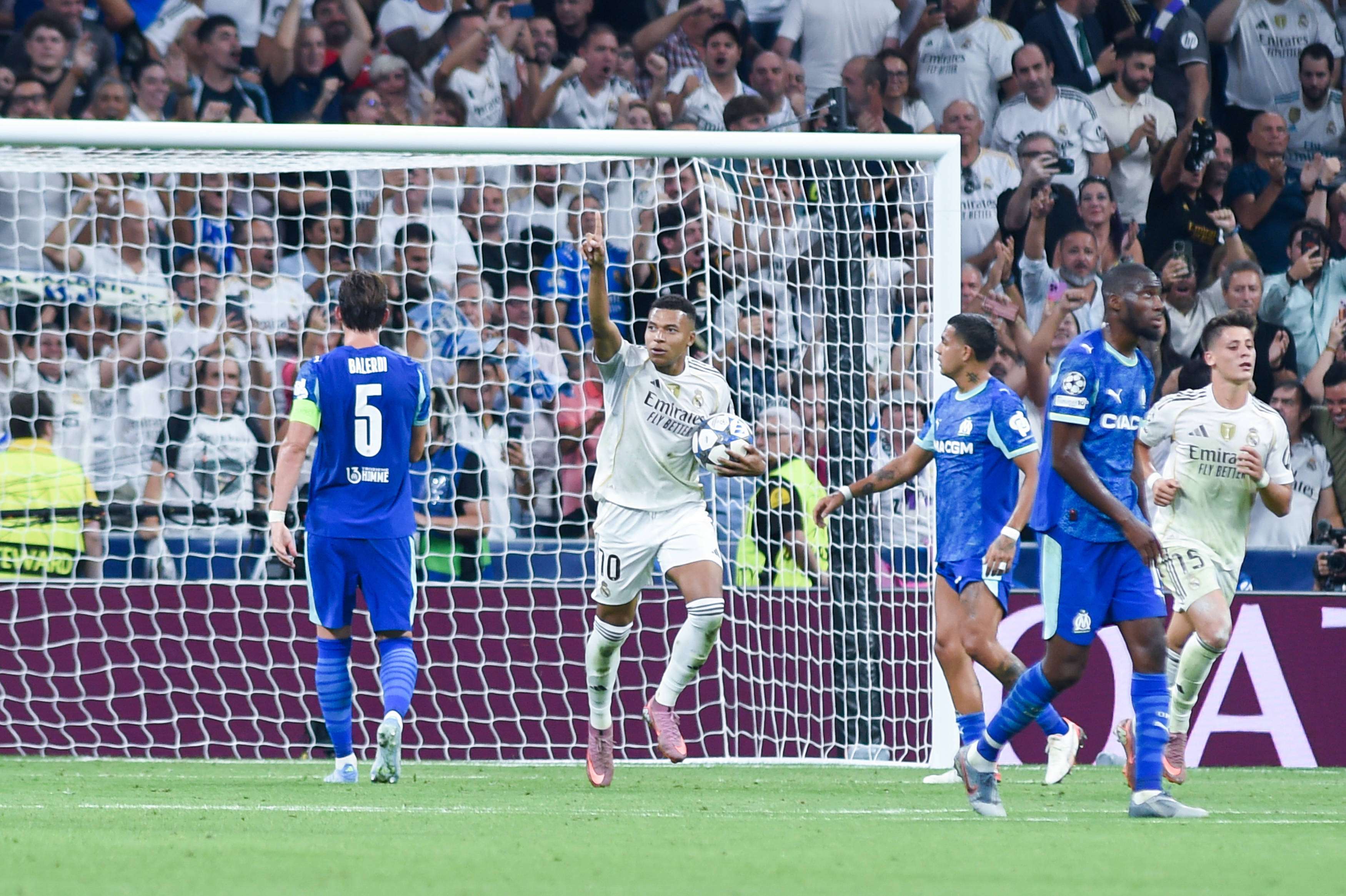 欧冠热门球队备战下轮较量,谋求晋级机会 欧冠热门球队备战下轮较量,谋求晋级机会