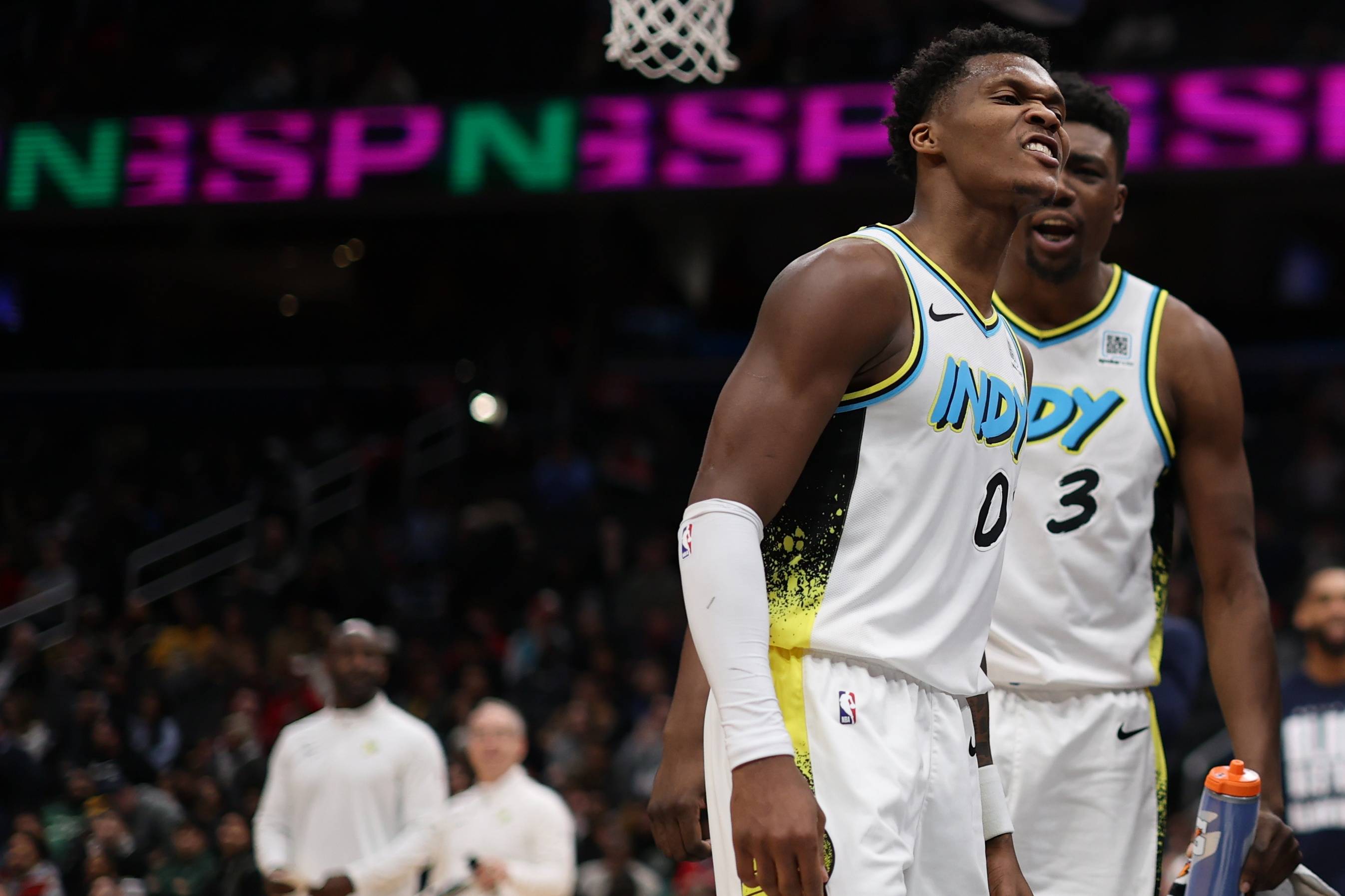 包含步行者斩获胜利盼保持势头！的词条