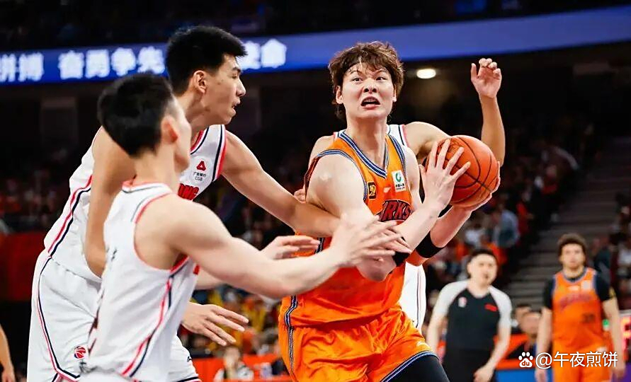 包含江苏男篮主场大胜广东，迎来重要胜利的词条