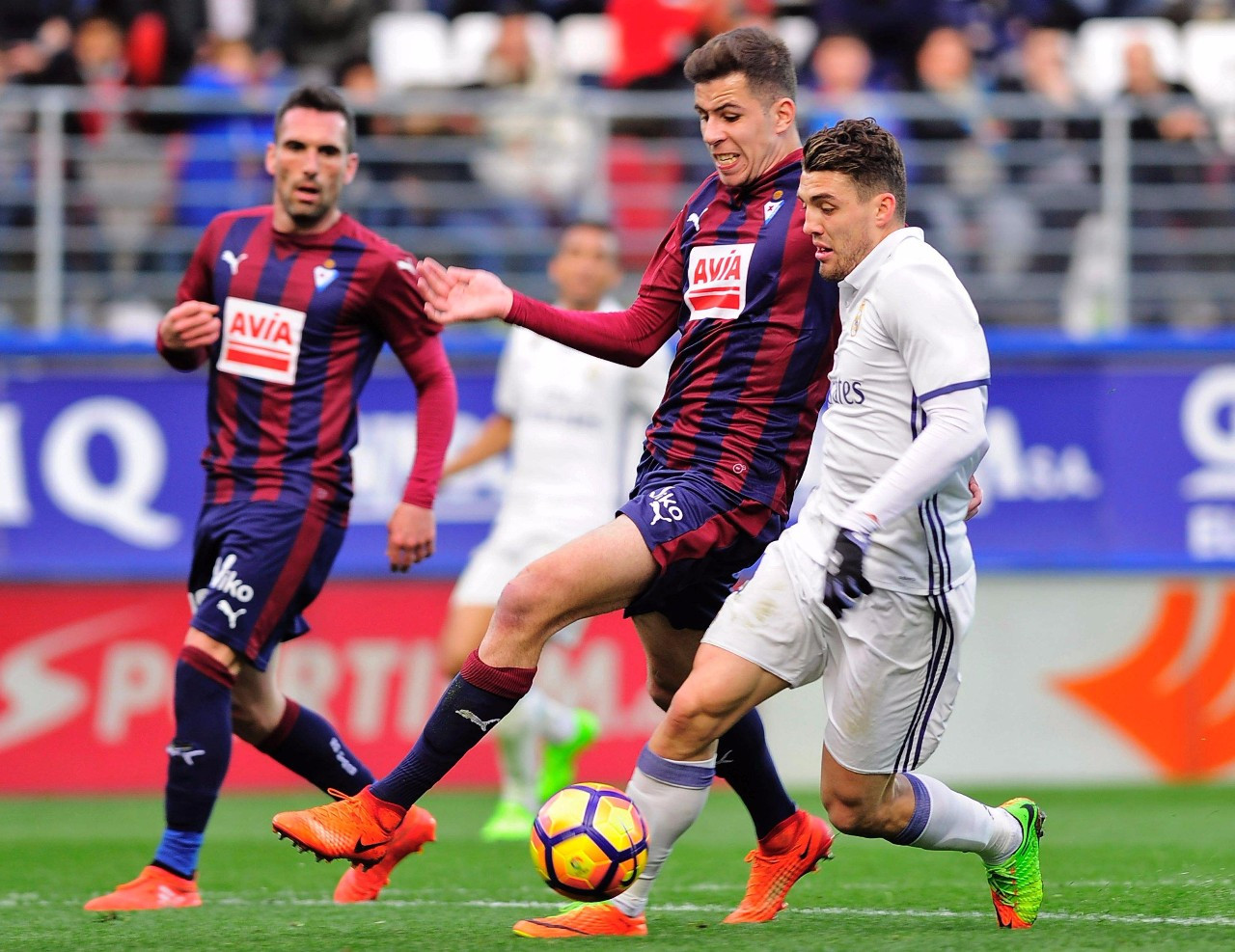 斯旺西豪取胜仍排名垫底：保级局势岌岌可危