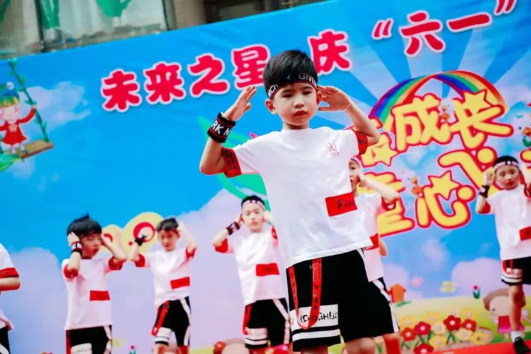 未来之星:爵士外线新秀演绎全新篮球课的简单介绍 未来之星:爵士外线新秀演绎全新篮球课的简单介绍