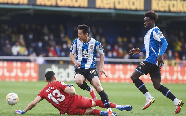 包含扭转逆境赢得掌声，场面一波三折惊心动魄的词条