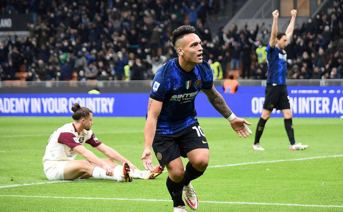 包含佛罗伦萨主场遭遇悲惨失利，士气低迷的词条