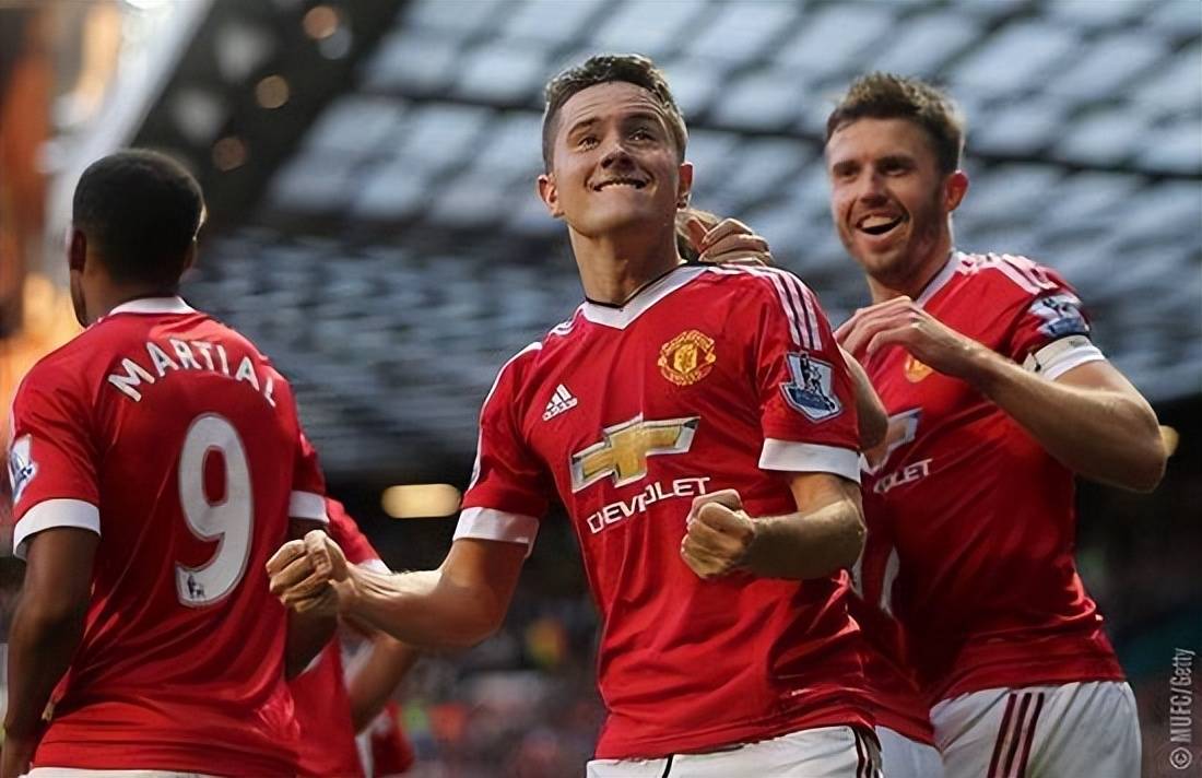 关于里尔客场大胜尼姆，稳居积分榜前列的信息