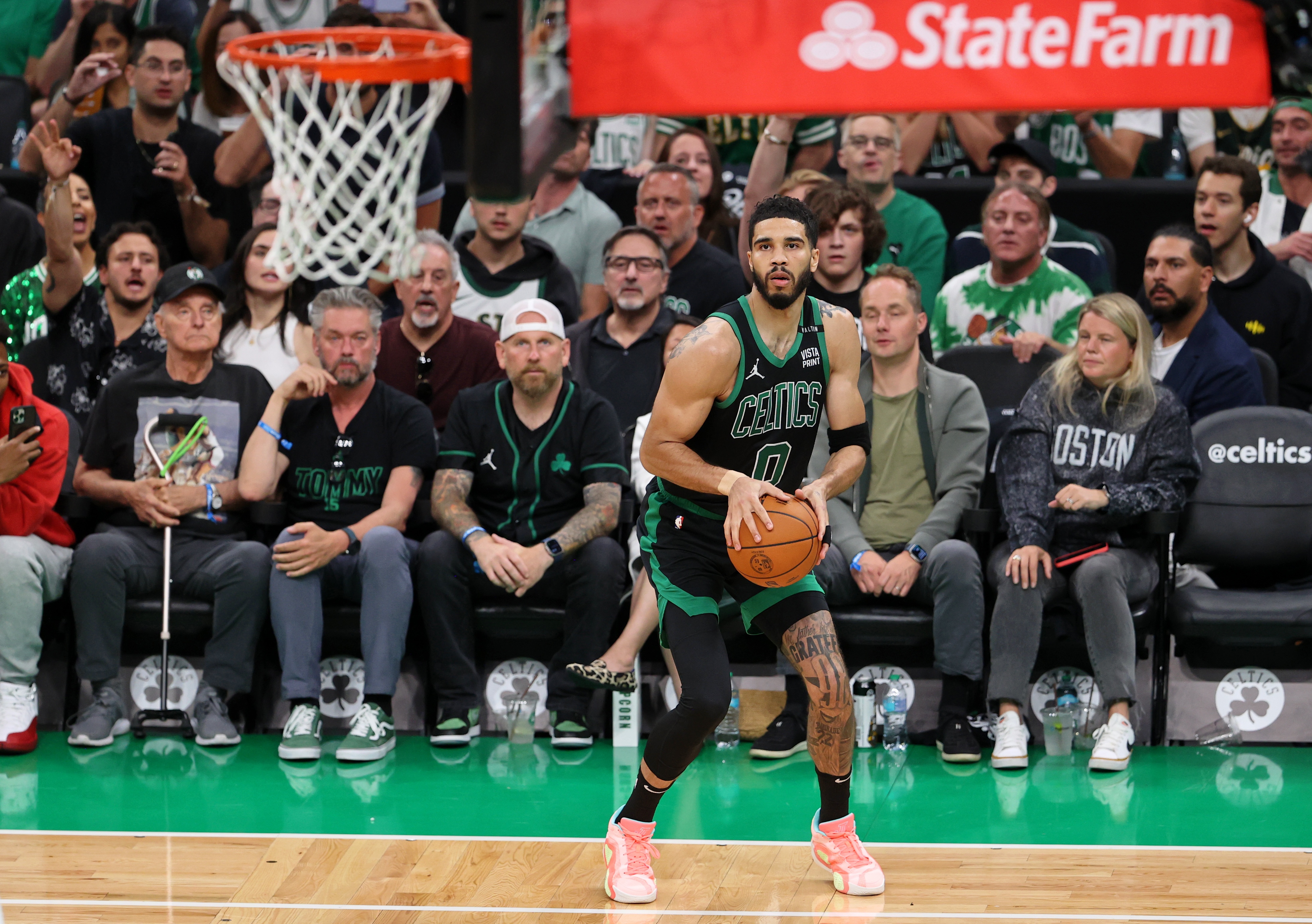 包含凯尔特人负于老鹰，塔图姆力挽狂澜的词条