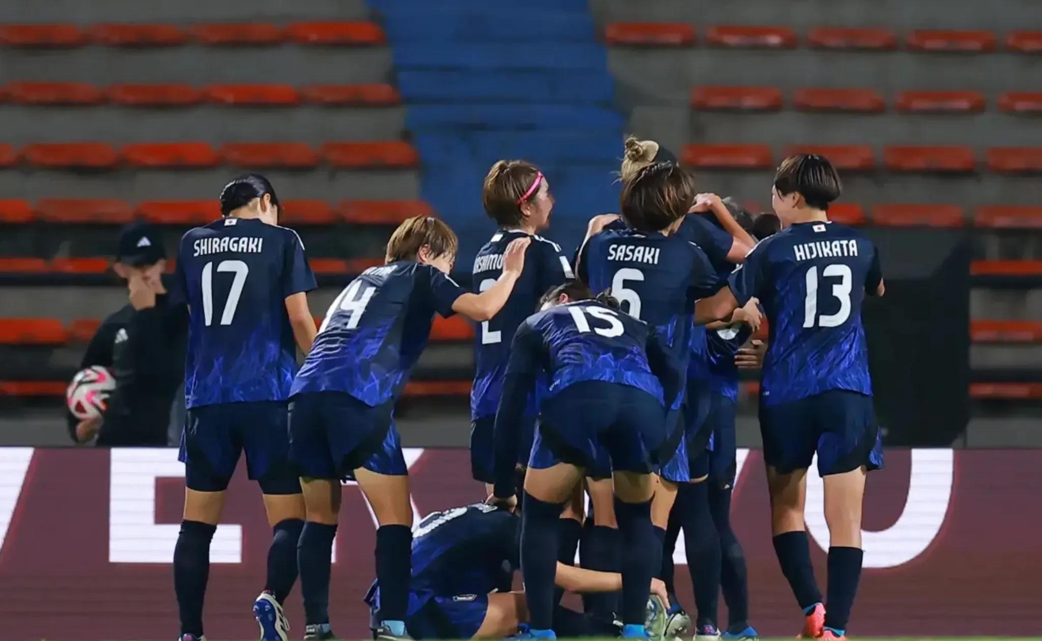 包含亚洲女足杯揭幕战落幕，东道主取得开门红的词条