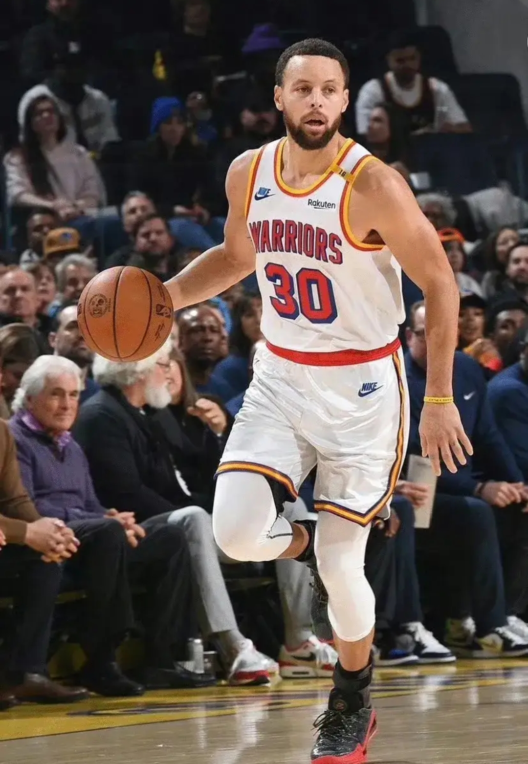 太阳杀入西部前八，书豪砍下+分率队击败鹈鹕的简单介绍