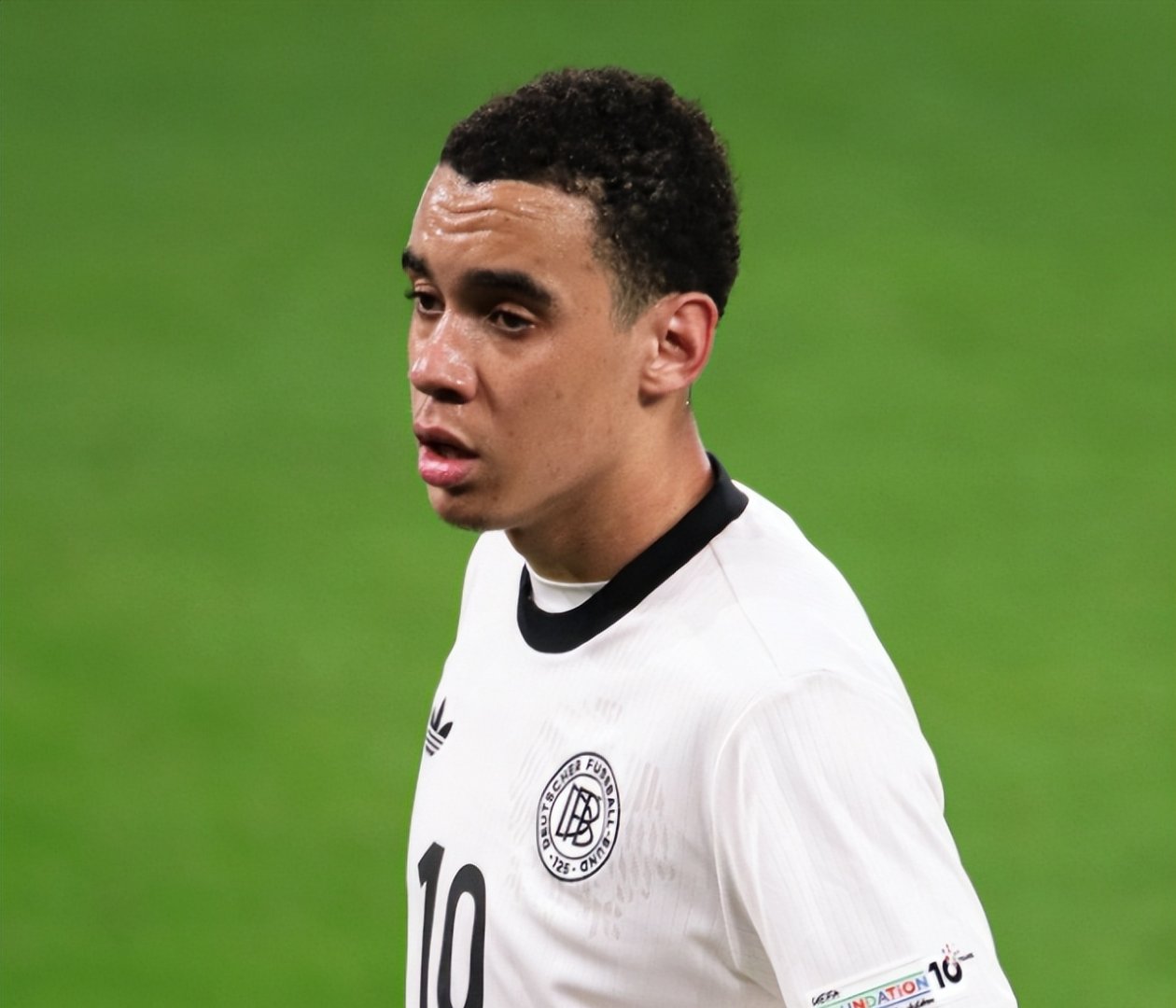 欧洲青年球员崭露头角，被誉为未来之星