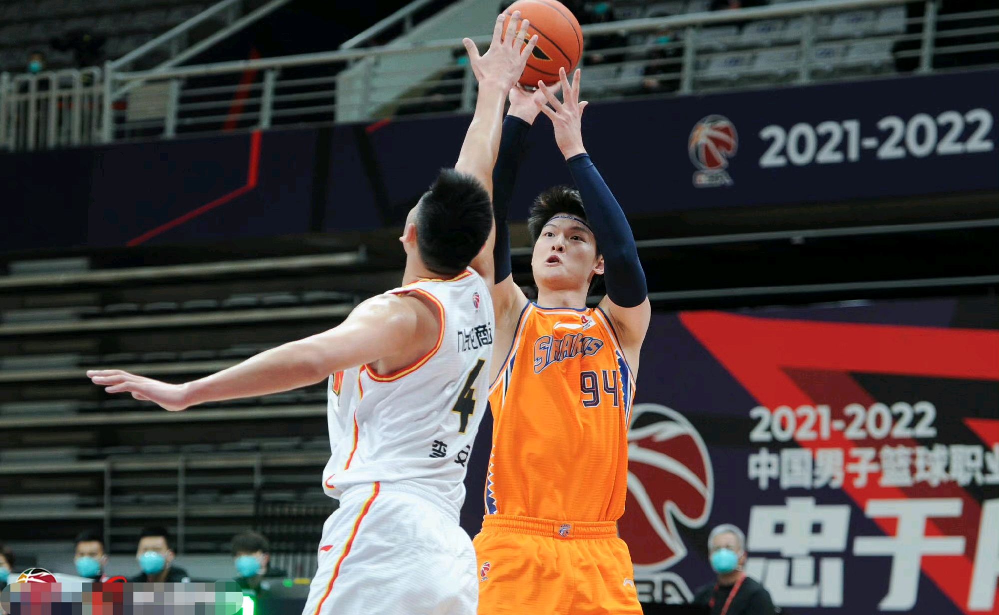 紧张激烈对决，胜负难料